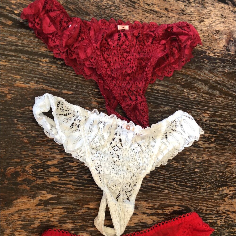 set of 3 lace thongs